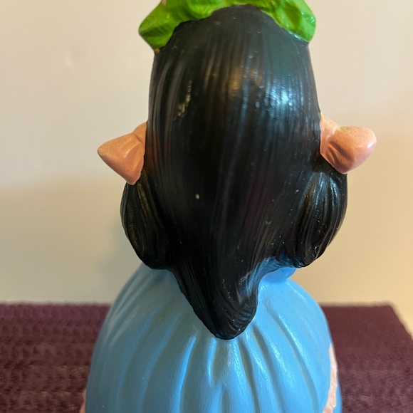 VINTAGE 1970’s CERAMIC SOUTHERN GIRL HOLDING HER CAT. BROWN HAIR BLUE EYES - Picture 7 of 9